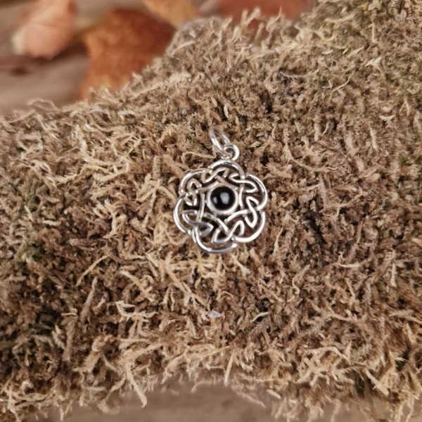 Silberamulett keltischer Knoten mit schwarzem Onyx