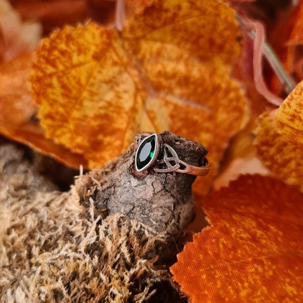 LARP Ring mit grünen Zirkon aus Silber