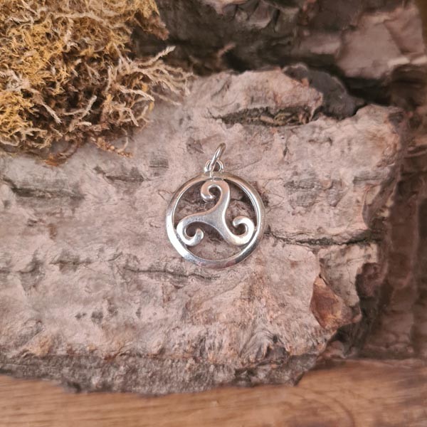 Kleiner Kelten Anhänger Triskele aus Silber