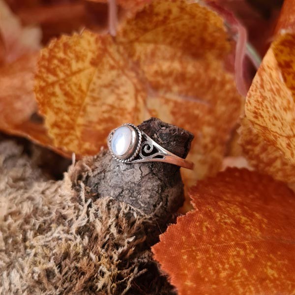 Mittelalter Ring mit Perlmutt aus Silber