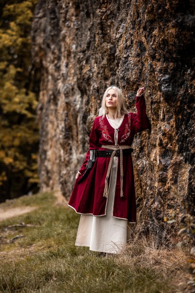Wikinger Wollmantel Skadi mit Stickerei