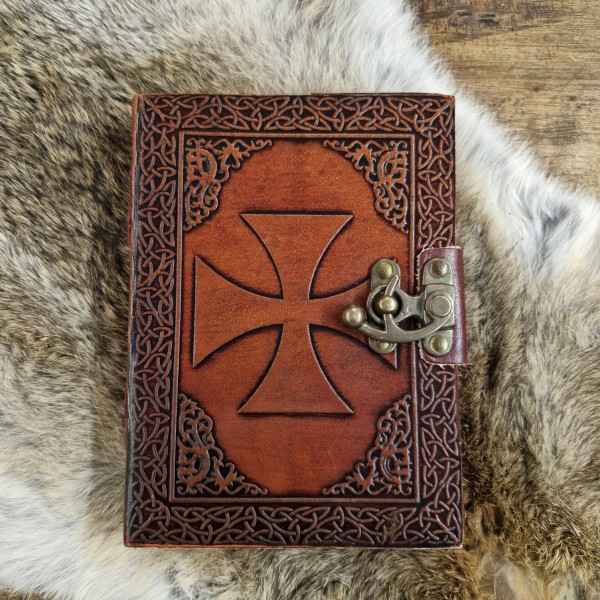 Lederbuch der Templer mit Riegelhaken