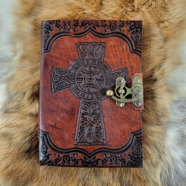 Lederbuch mit Keltenkreuz und Riegelhaken