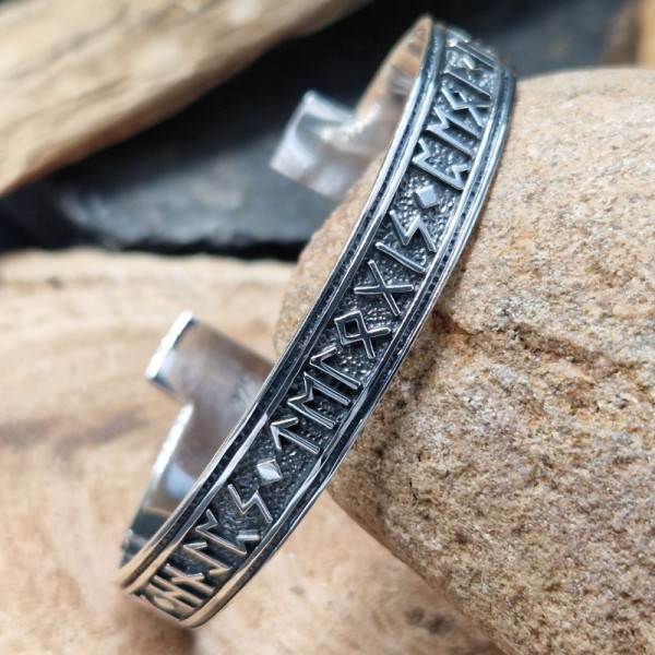 Wikinger Armreif mit Runen aus Silber