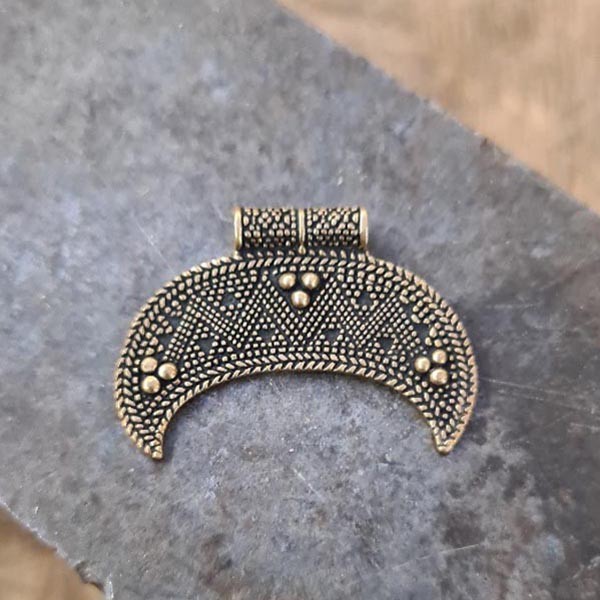 Kiewer Rus Lunula Amulett aus Bronze