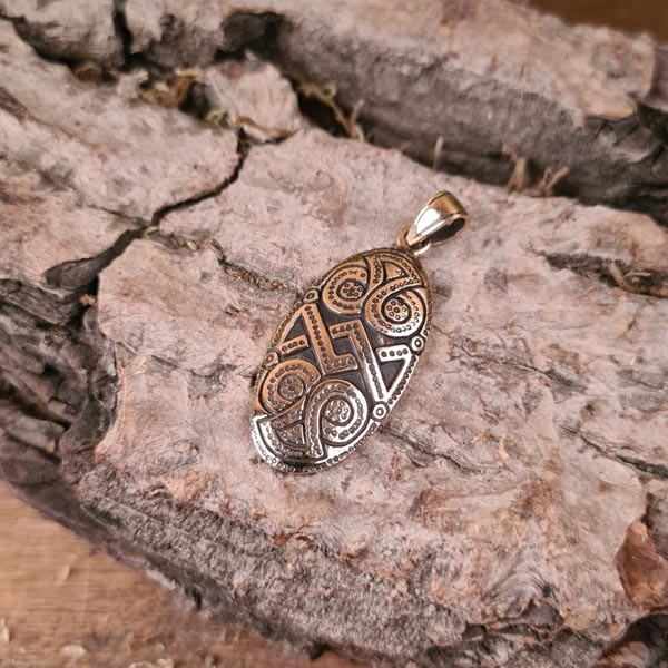 Frühmittelalter Schutzamulett mit Dagaz Rune aus Bronze