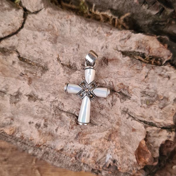 Mittelalter Kreuz mit Perlmutt aus Silber