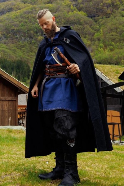 LARP Umhang Wolf mit Stickerei aus Wolle