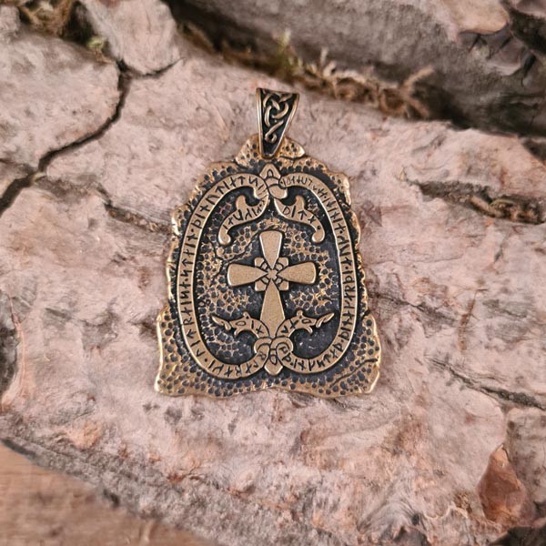 Amulett Runenstein von Vallentuna im Urnes-Stil aus Bronze