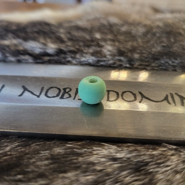 Kleine Mittelalter Kugelperle aus Glas