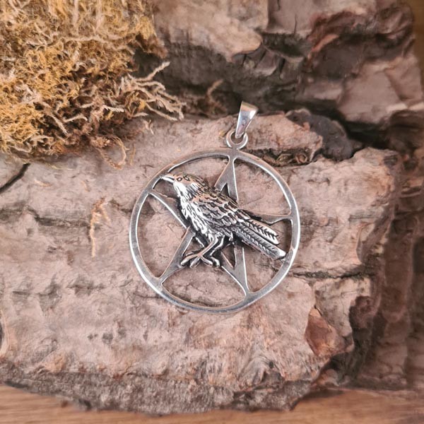 Amulett Rabe im Pentagramm aus Silber
