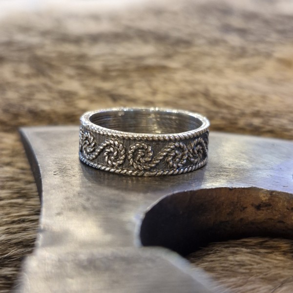 Breiter Ring mit Spiralmuster aus 925er Stirling Silber