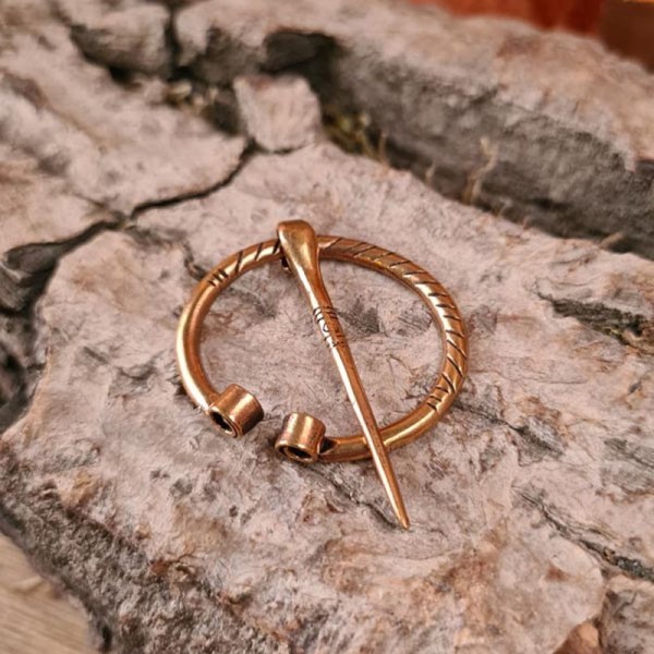 Kleine Mittelalter Fibel aus Bronze