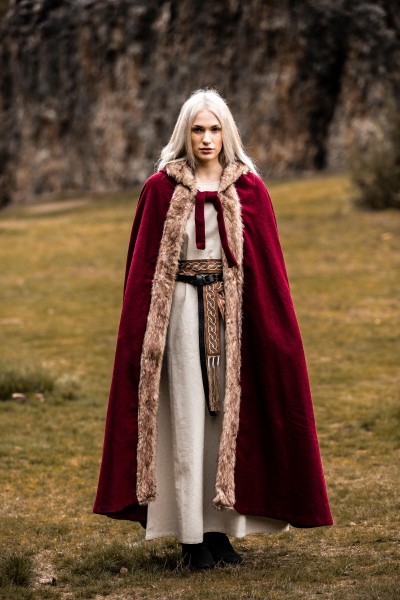 LARP Umhang mit Kunstfell aus Wolle