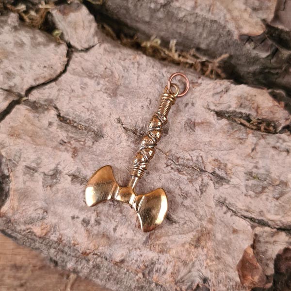 Amulett Doppelaxt aus Bronze