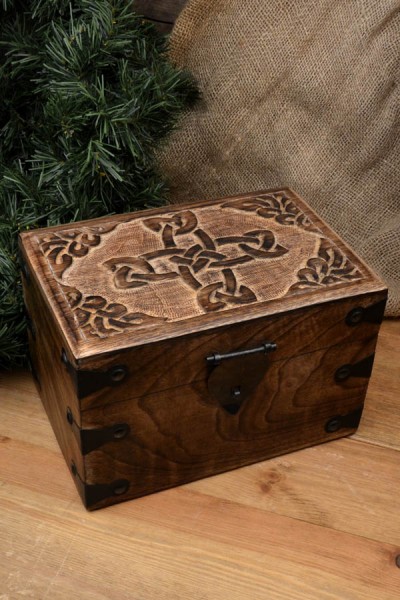 Holztruhe Keltenkreuz