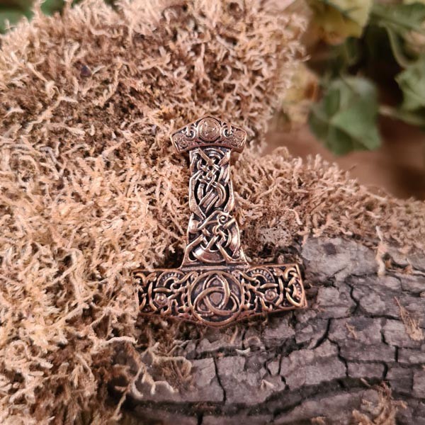 Bronzeanhänger Thorshammer mit Triquetra
