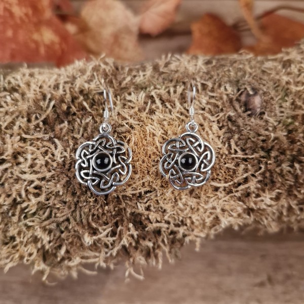 Ohrringe keltischer Knoten mit schwarzem Onyx aus Silber